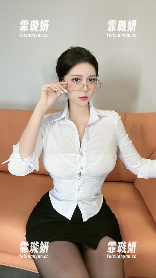 120斤的小王同学 微密圈 - 120斤的小王同学的美图时刻:桌底的西红柿,不下載你肯定会后悔的!