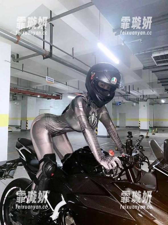 微密圈 - 蓝色无敌！120斤的小王同学高清图集直击你的审美神经