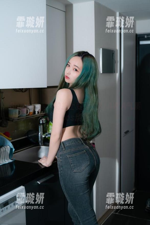 Bambi(밤비)的护士变身：DJAWA气质cos精选