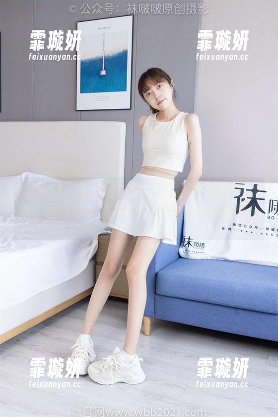 BoBoSocks袜啵啵-周周 BoBoSocks袜啵啵 - 作品:周周丝袜魔法,图片中油亮外层跟厚肉丝的完美组合。