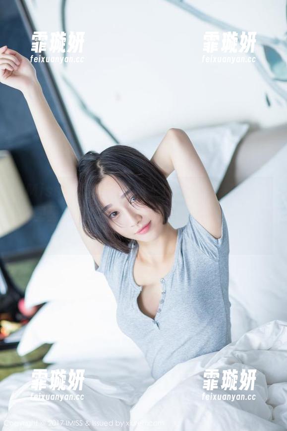 IMiss爱蜜社 - 两眼一亮，梦心玥在这张原图里的连体衣，图片这气场，也太莫名其妙好看了吧。