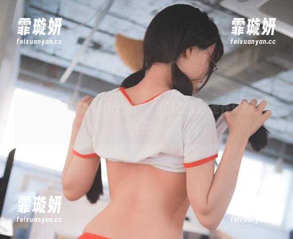 静谧中的私拍，Mozzi(모찌)的美足像是在低语，欲说还休