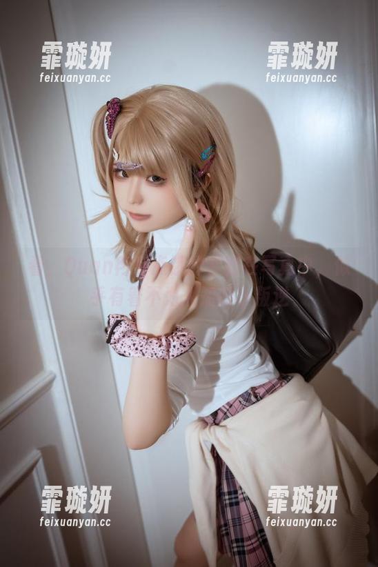 看，Quan冉有点饿的学姐在写真中，似乎有着不为人知的小叛逆
