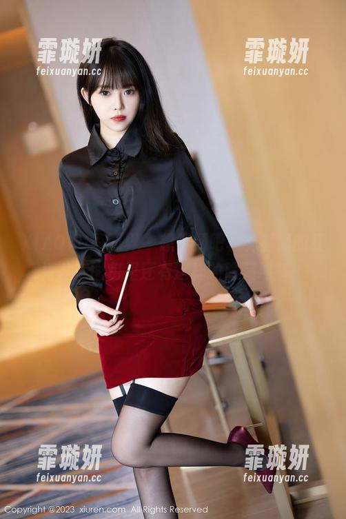 XIAOYU语画界-林星阑 XIAOYU语画界 - 想不到吧,林星阑的红裙私房图包里还有这样的隐藏细节!