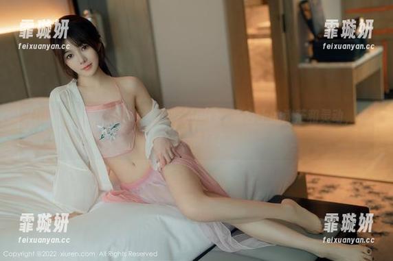 Xiuren秀人网 - Elise谭晓彤图包：天台上的迷茫和灵动，值得一看吗？