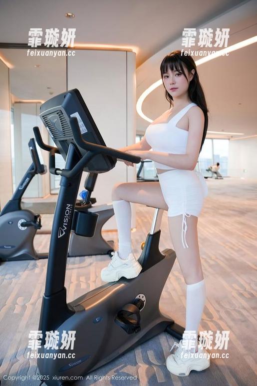 Xiuren秀人网 - 裸足写真：如果网盘能说话，它会叹服于雨瞳Yoyo。