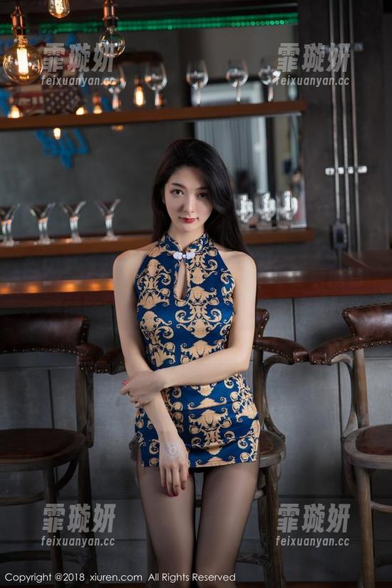Xiuren秀人网 - 麻吉小兔子牛仔裤图包：这酥酥软软的布料真让人想多看几眼！