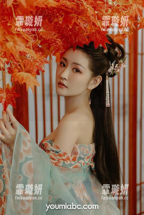 YouMi尤蜜荟-小KK YouMi尤蜜荟 - 小KK的少女迷宫,选择一张作品就像选自己的身份!