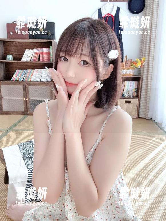 图片里的nagesa魔物喵竟然把天台拍得这么有氛围，上面的云彩都是为她服务的吗？