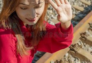partycat轰趴猫 - 艾小青带你“约会”，快下载她的“女友”写真集，不然会后悔哦！