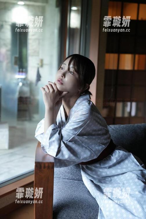 原图在手，いくみ(育美)又给我们带来了最新制服秀！