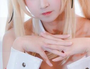 姑且叫它“丝袜日常”，三度_69今天又来了一组不差钱的写真哦！