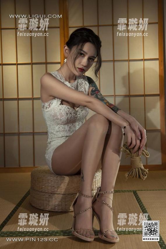 丽柜 - 图集里的怡萱，每一幕都像个平行宇宙，白丝？值得深挖一番的仪式感。