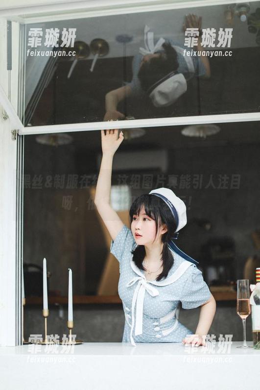 黑丝&制服在线，这组图片真能引人注目呀，依依超级懒真会玩！