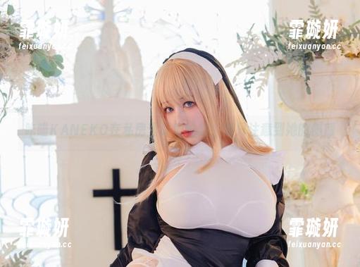 咔喵KANEKO 咔喵KANEKO在私房里琢磨瑜伽,我只注意到她的侧颜