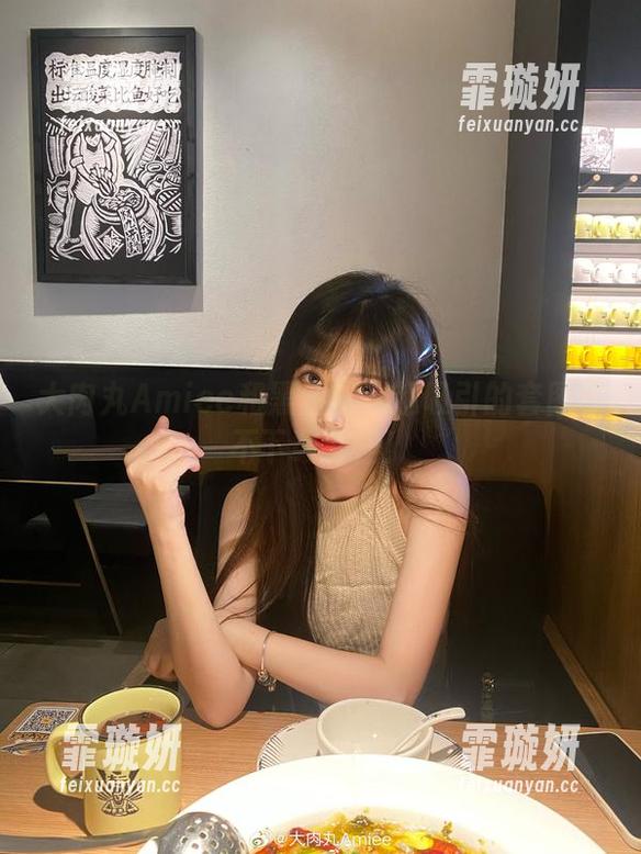 大肉丸Amiee 大肉丸Amiee和黑丝?这超吸引的套图你不下载才怪!