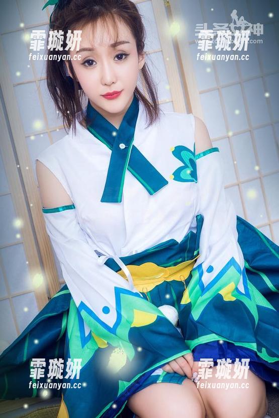 头条女神-杨曼妮 头条女神 - 高清写真里,杨曼妮的连衣裙像风一样轻盈,不禁想伸手去摸摸。