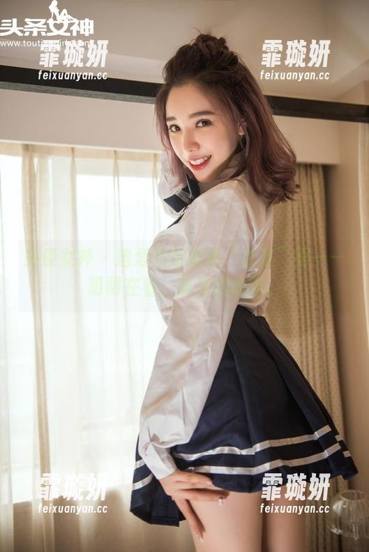 头条女神 - 迪爱儿的高清“女友”照——明明在看，却又想偷瞄。
