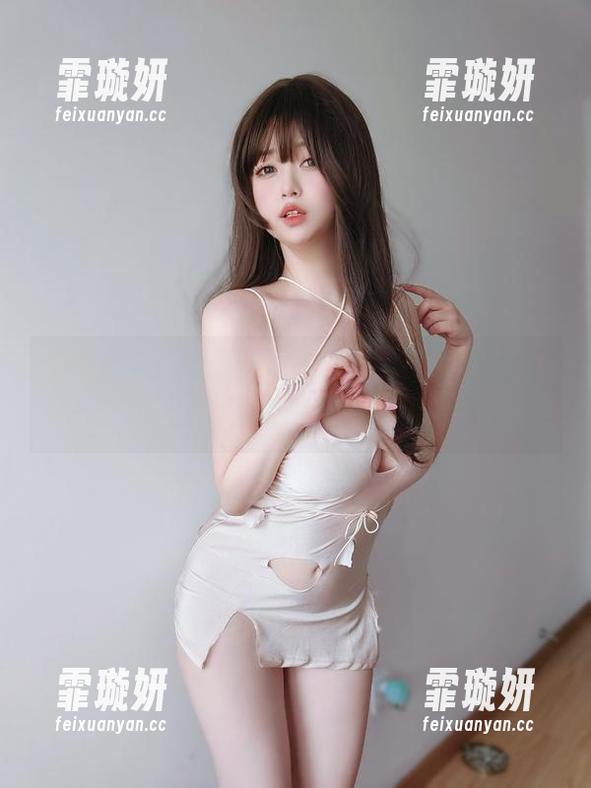 女主K的高清圣诞写真，像厚厚的奶油蛋糕，真心想多舔几口