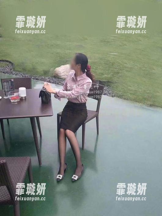 微密圈 - 家有水墨老师：校服写真在图包中灵动游走，留下你最难忘的青春视角。