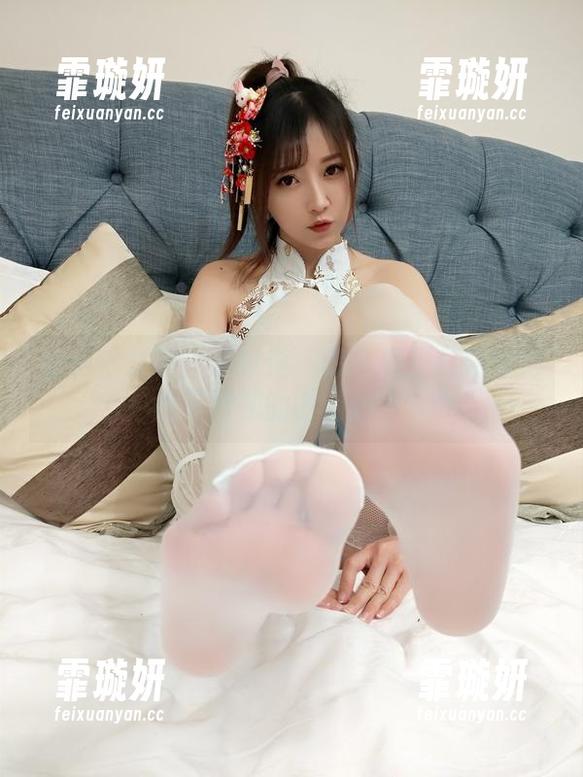 小女巫露娜 私房小女巫露娜教你:怎么把圣诞装穿得像不费劲的时尚达人!