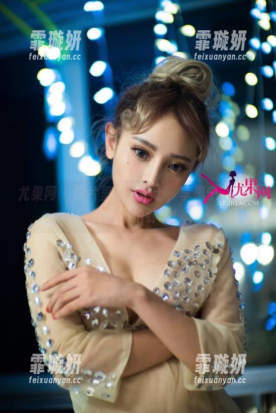 尤果网-李思宁 尤果网 - 照片里的小护士,李思宁,好像完全不怕针啊!