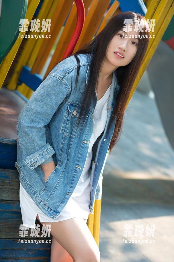 推女郎 - 李丽莎的套装作品，分享一份让人小心翼翼的暧昧感