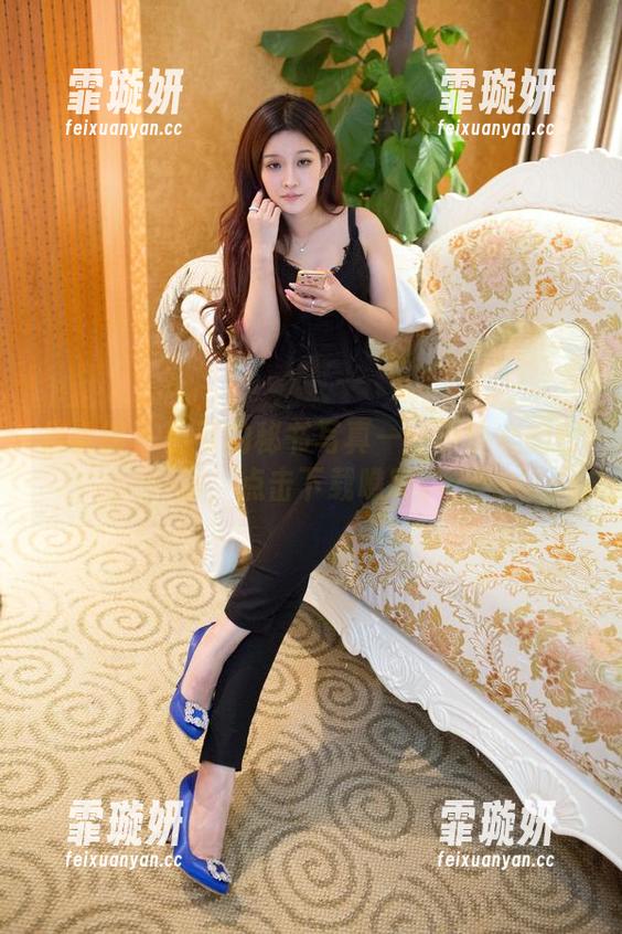 推女郎 - 黄可的秘书写真——小偷心的图集，点击下载瞧瞧。