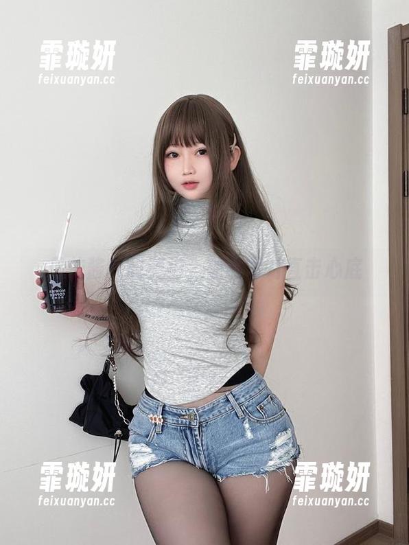 是依酱吖的美脚，福利图片直击心底