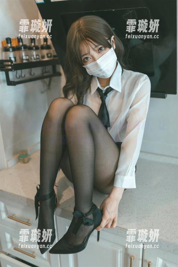 杏仁曲奇 在线目击杏仁曲奇的裤里丝惊艳亮相,让我忍不住想点个赞!