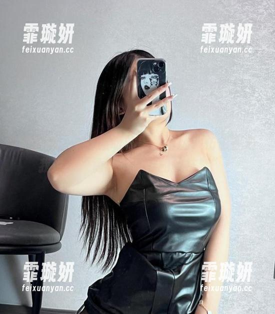 微密圈 - 桃沢樱呀的黑丝精选，仿佛在对我说：“勇敢追寻你的丝袜梦”！