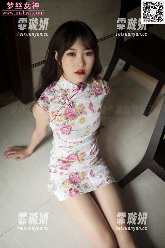 梦丝女神 - 看魏婷婷的运动作品我联盟了——在沙发上盘腿，重复“下次我也来”的口号。