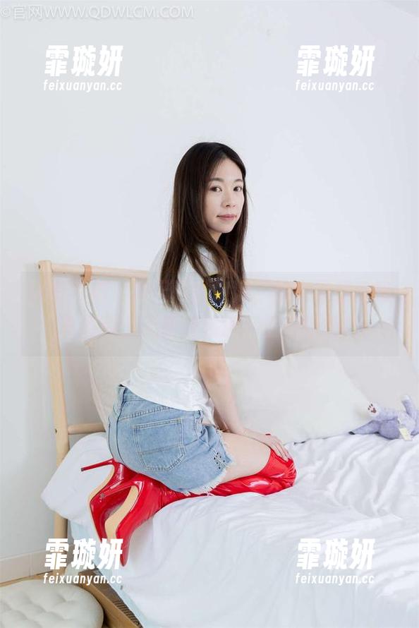 物恋传媒 - 聊天间的泡泡，捎来了圣诞写真福利，无所谓角度，全是惊艳！