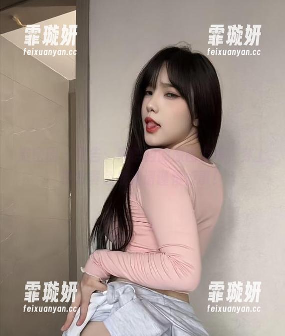 琳铛铛 微密圈 - 警告:琳铛铛的原图有毒,穿上夺命黄色战袍请谨慎行事!