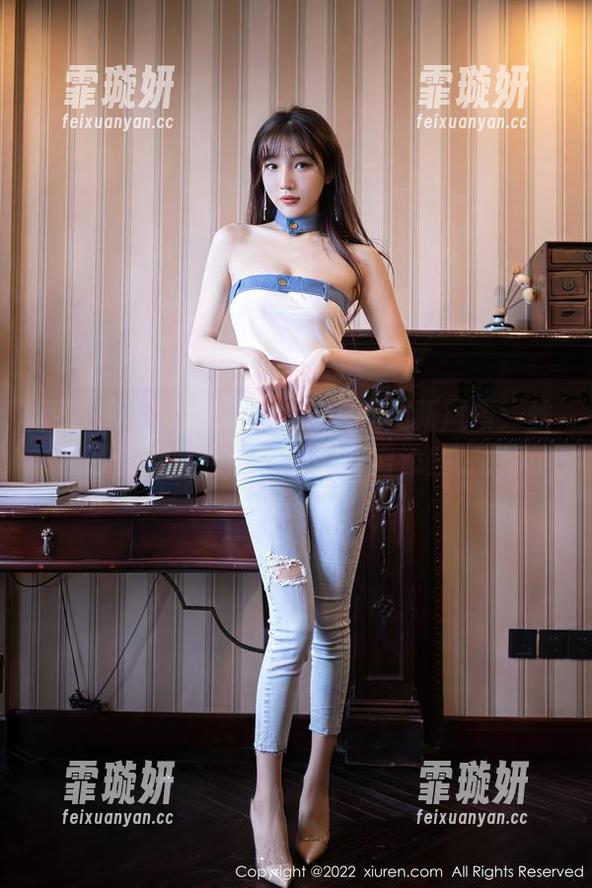 秀人网 - lavinia肉肉的鞋柜新风景：丝袜写真更新，让你的屏幕增添些许光彩