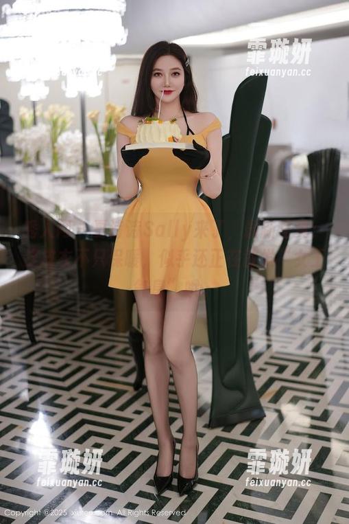 秀人网 - 夏诗诗Sally来了，最新写真：这皮衣不只保暖，似乎还正在散发“女王气息”哦。