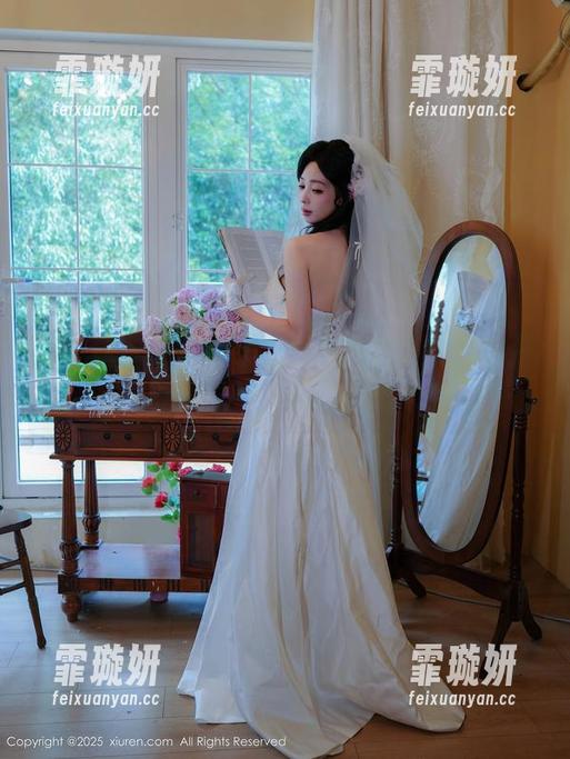 秀人网-小小白思宜 秀人网 - 小小白思宜的礼服合集:如何把平凡变成惊艳,服装搭配大师!