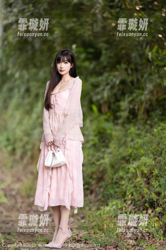 秀人网 - 黑白壁纸里的李雅柔182CM，看得我想换个背景了！