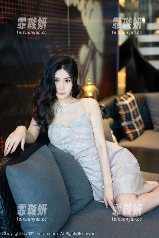 秀人网-白兔西希 秀人网 - 这组短裙写真,白兔西希好像有点太会挑了,总觉得在引诱我的目光。