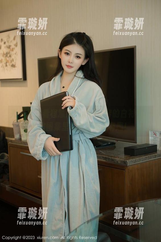 秀人网-程慧娴Phoebe 秀人网 - 看程慧娴Phoebe穿的白衬衫,私房图集里的每张都超有趣!