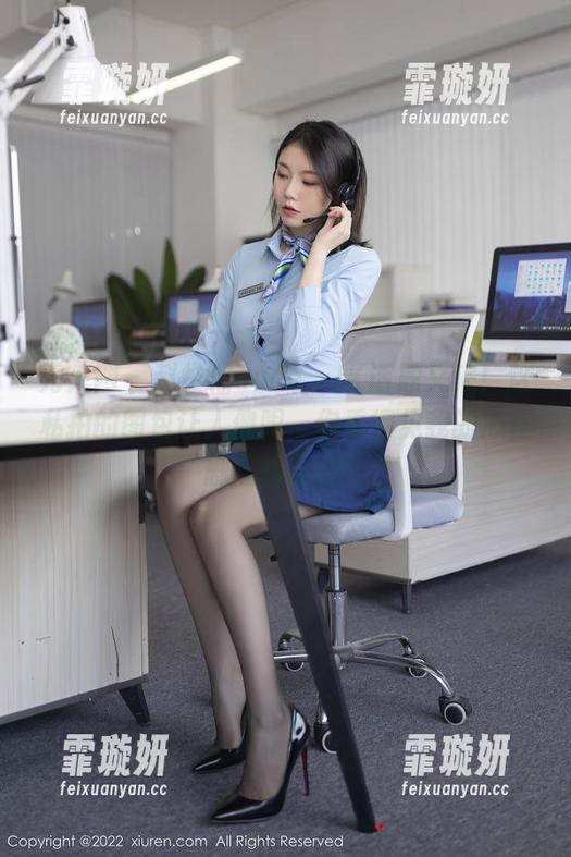 秀人网 - 赵惟依coco，JK话题又来！这私拍的图包让人傻眼，你看得见我的心在剧烈跳动吗？