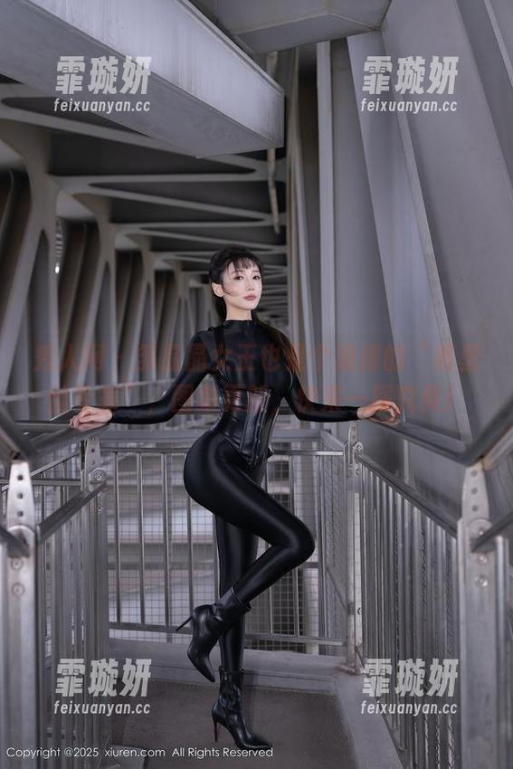 秀人网 - 邹晶晶女王也是个难得的“裤里丝专家”，图集更新，快来一探究竟！
