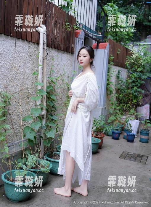 秀人网 - 看中了！黄可Christine的女仆套图，不带滤镜的也能撩！