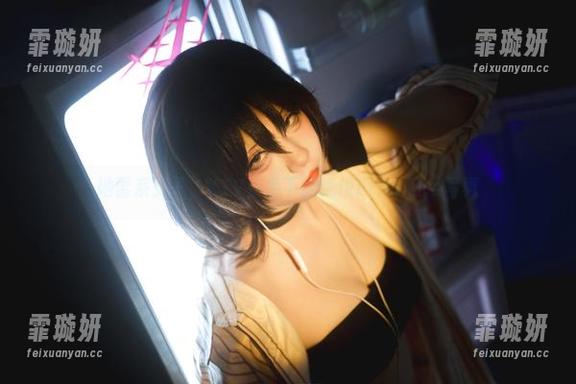 纸悦Etsu_ko 地雷系女子,KTV夜色下的纸悦Etsu_ko写真