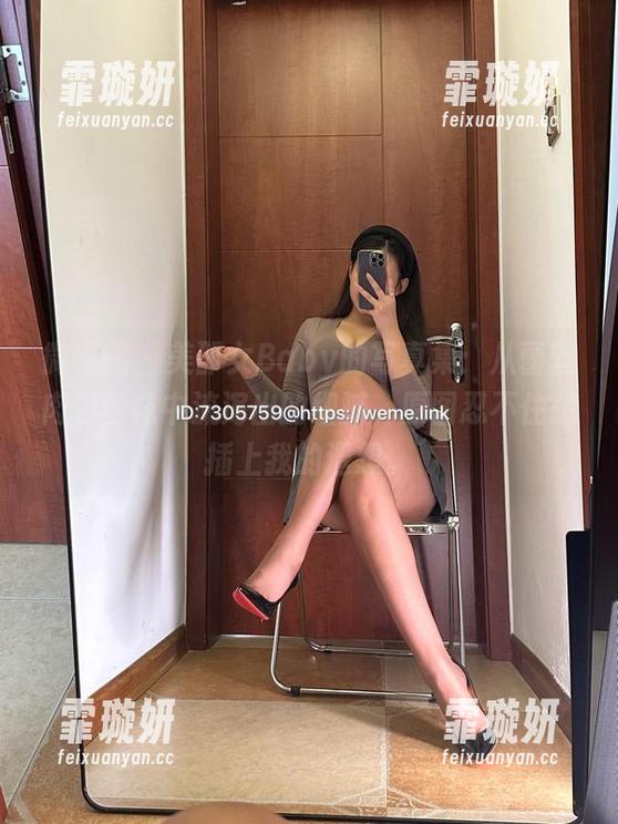 微密圈 - 美邵女Baby的写真集：从蕾丝肉色丝袜中流泻出的细腻，原图忍不住想插上我的遐想。