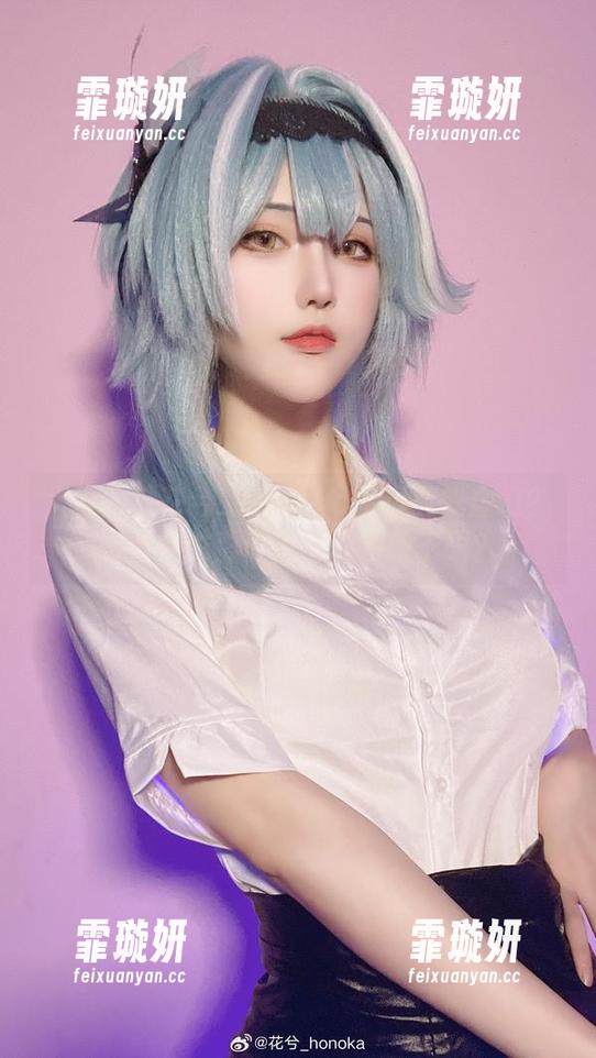 六叠间的花兮_honoka：真实或虚幻？图片中的那份尴尬你发现了吗？