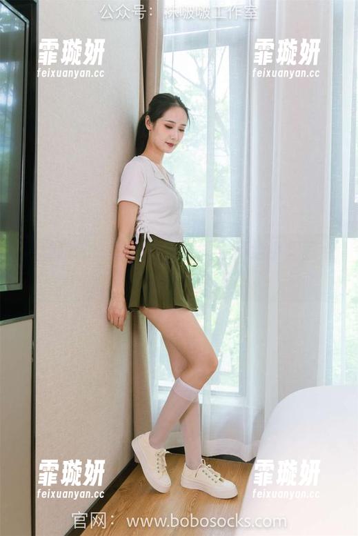 袜啵啵-小甜豆 袜啵啵 - 一套薄灰丝美图,不给小甜豆点赞你良心过得去?