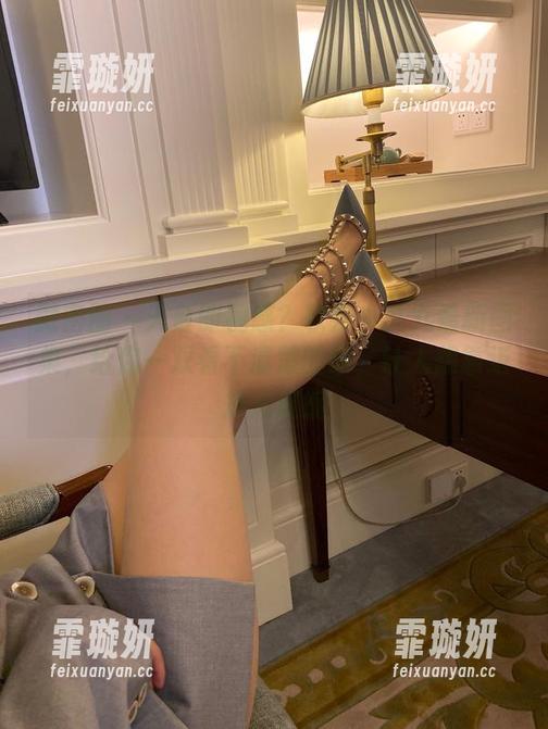 微密圈 - 天台即视感？软妹小九九最新图集，给你一双看不清楚的眼，让人想靠近却又退缩