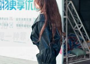 魔镜街拍 - 楼楼的白色连衣裙：高清合集是一种罪，但我还想再看一遍