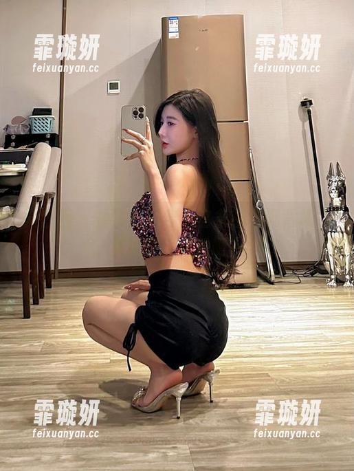 黎允熙 微密圈 - 看黎允熙穿上这条绿色漏背裙,私拍谁顶得住啊?
